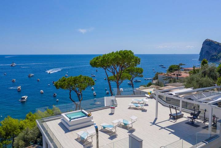 Ferienhaus für 12 Personen, mit Pool und Garten sowie Meerblick