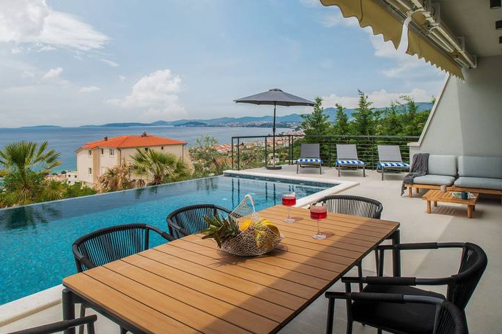 Villa für 8 Personen, mit Whirlpool und Sauna sowie Terrasse und Pool - 1