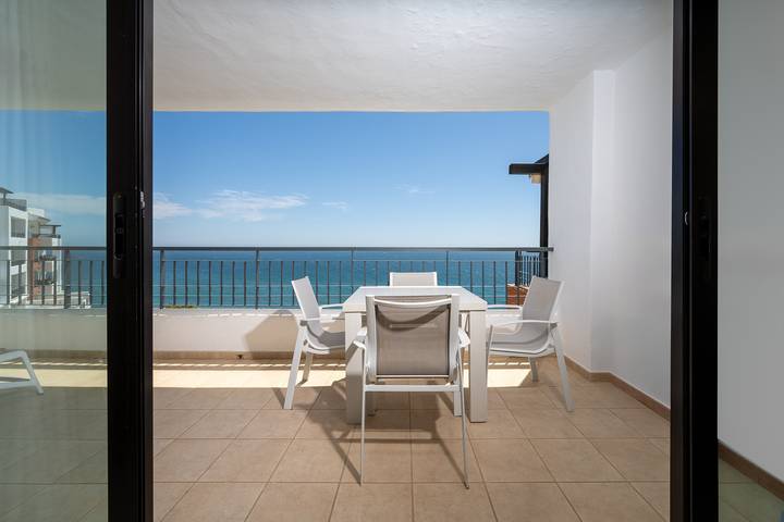 Appartement entier, Appartement de deux chambres avec vue frontale sur la mer in Torrox Costa, Torrox