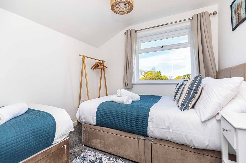 Holiday Rental for 12 People in Milford-on-Sea, Hampshire