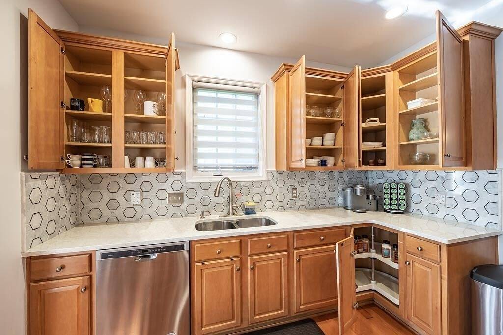 Family-friendly single home/Walking distance to shopping center and restaurants in Albemarle County
