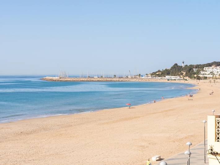 Ganze Ferienwohnung, Ferienwohnung für 6 Personen mit Terrasse in Platja de Baix a Mar (Torredembarra), Torredembarra