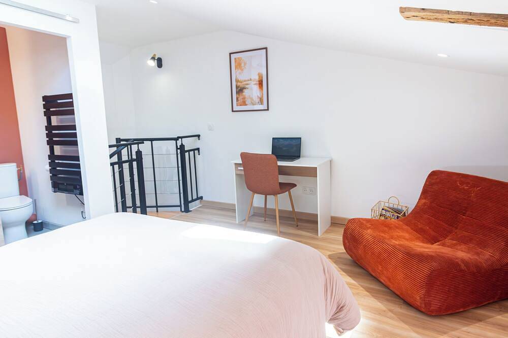 Entire apartment, Cozy duplex in the center of Niort, pedestrian street. Pets welcome! in Niort, Niort region