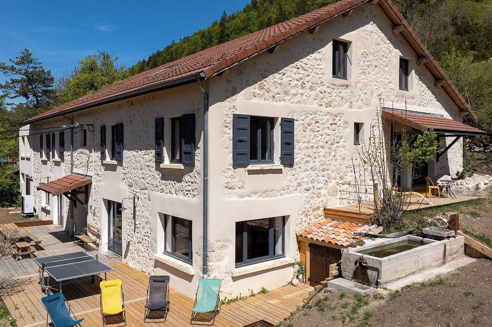 Le grand gîte des perce neige au cœur du Vercors , 310 m2 , 5  S de bains in Saint-Agnan-en-Vercors, Parc naturel régional du Vercors