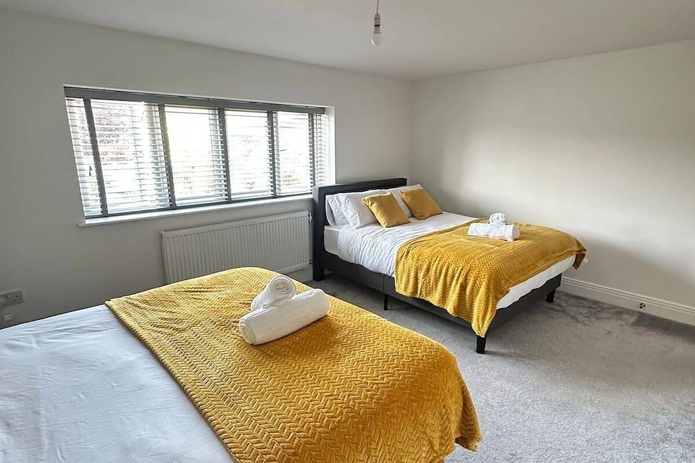 Entire apartment, Stylish Woking Stay + Parking in Woking, Surrey