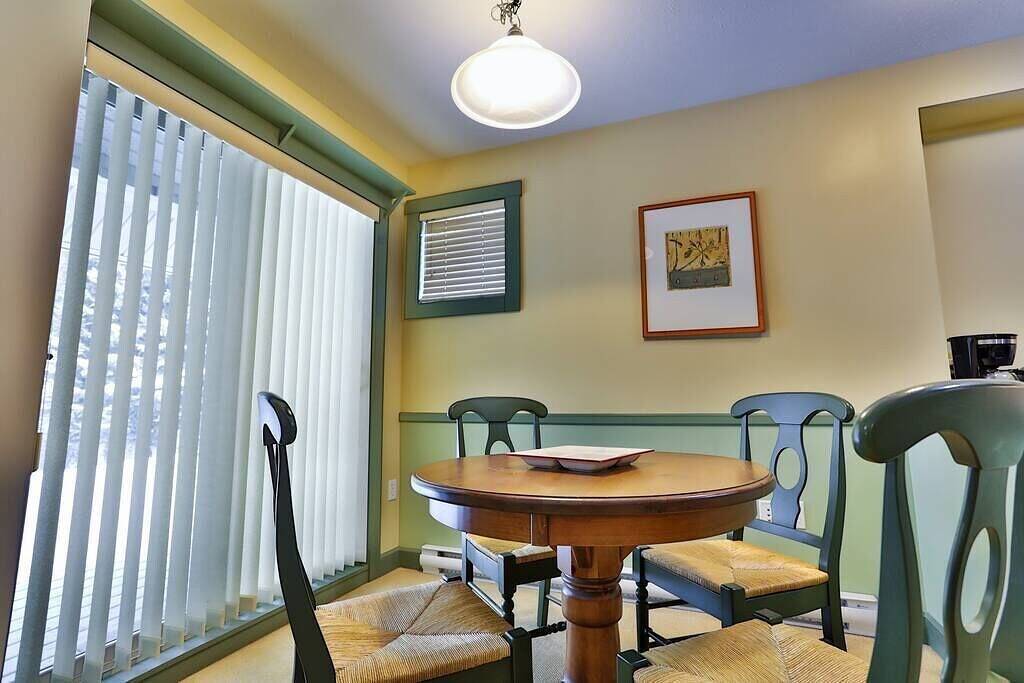 Ski In-Out / King Bed / Near Hot Tub / Fireplace in Panorama