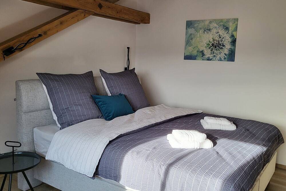 Ganze Wohnung, Ferienwohnung 1 mit Balkon und Whirlwanne in Feuchtwangen, Romantische Straße