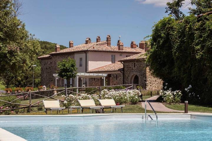 Rustico per 2 persone, con Terrazza e Idromassaggio nonché Giardino e Piscina a Montalcino