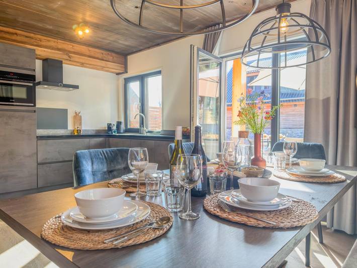Chalet by a lake and near ski resorts in Afritz am See, Powiat Villach-Land