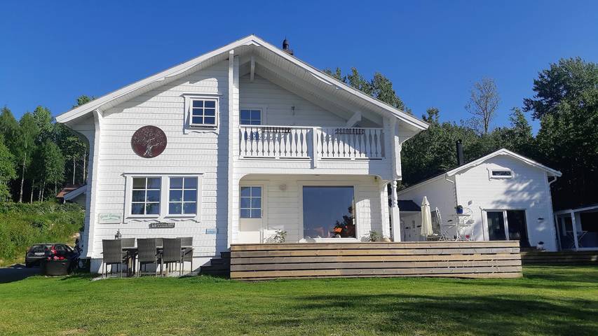 Cottage for 9 people, with Balcony and Hot tub as well as Terrace and Garden in Sweden