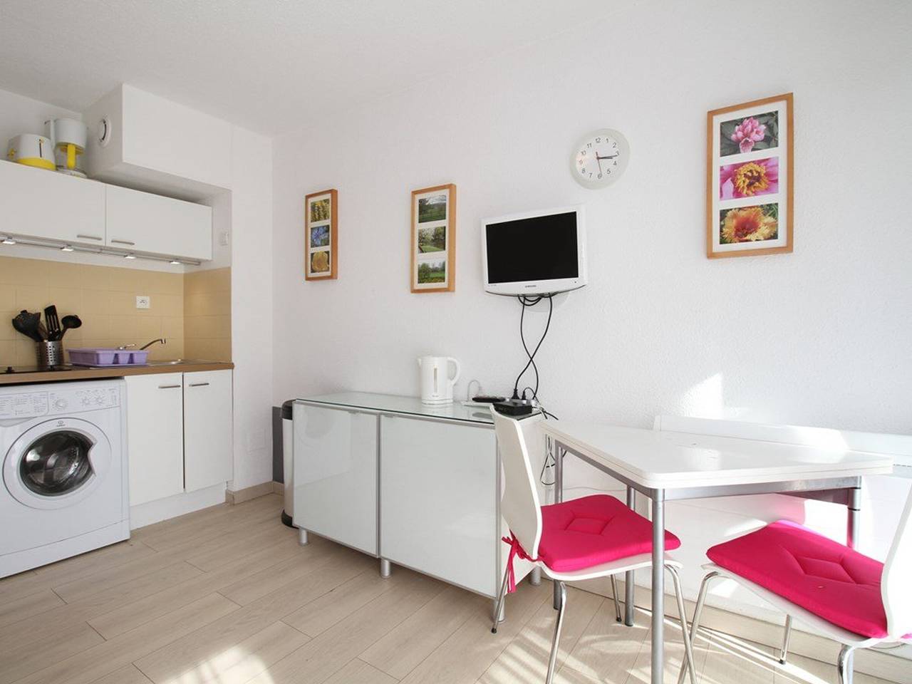 Studio entier, Studio Cosy avec Terrasse, Clim, Wifi et Parking, Proche Centre et Plage in Balaruc-les-Bains, Côte méditerranéenne (France)