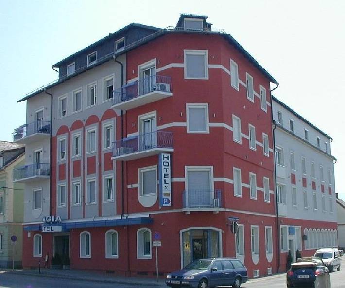 Hotel für 3 Personen, mit Balkon und Terrasse sowie Garten und Sauna