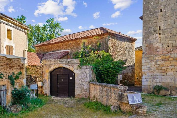 Location de vacances pour 10 personnes, avec terrasse ainsi que jardin et piscine, animaux acceptés à Saint-Martin-le-Redon - 2