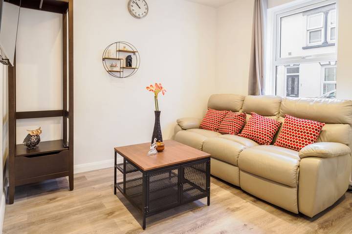 Host & Stay | Roach Street in Rochester, Kent Downs
