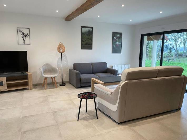 Gîte pour 6 personnes, avec jardin et terrasse dans Saint-Georges-du-Rosay