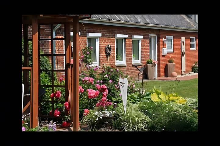 Ganze Wohnung, Apartment „Ferienwohnung Helene“ mit Gemeinschaftsgarten und Wlan in Uphusum, Nordfriesland