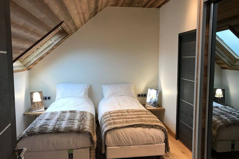 Villa 200 m from Lake Annecy with terrace and parking in Sévrier, Parc naturel régional du Massif des Bauges