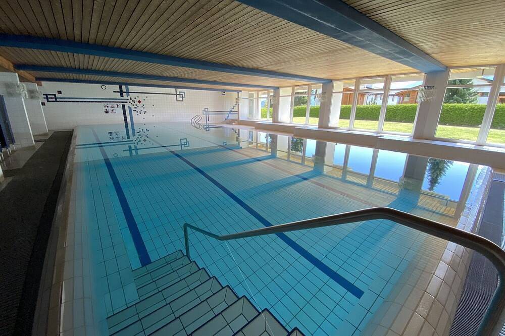 Ganze Wohnung, Wellness in Flims Laax mit Balkon, Indoor Pool, Sauna, Jakuzzi, Wlan und Tg in Flims-Dorf, Flims