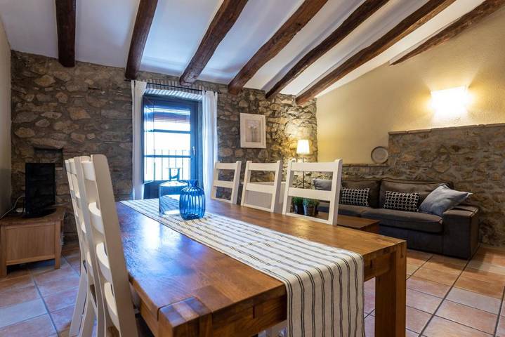 Casa rural para 6 personas, con jardín además de piscina y jacuzzi, Se admiten mascotas en Provincia de Gerona