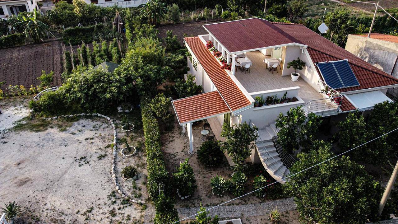 Double Room with Patio in Spiaggia Michelino, Parghelia