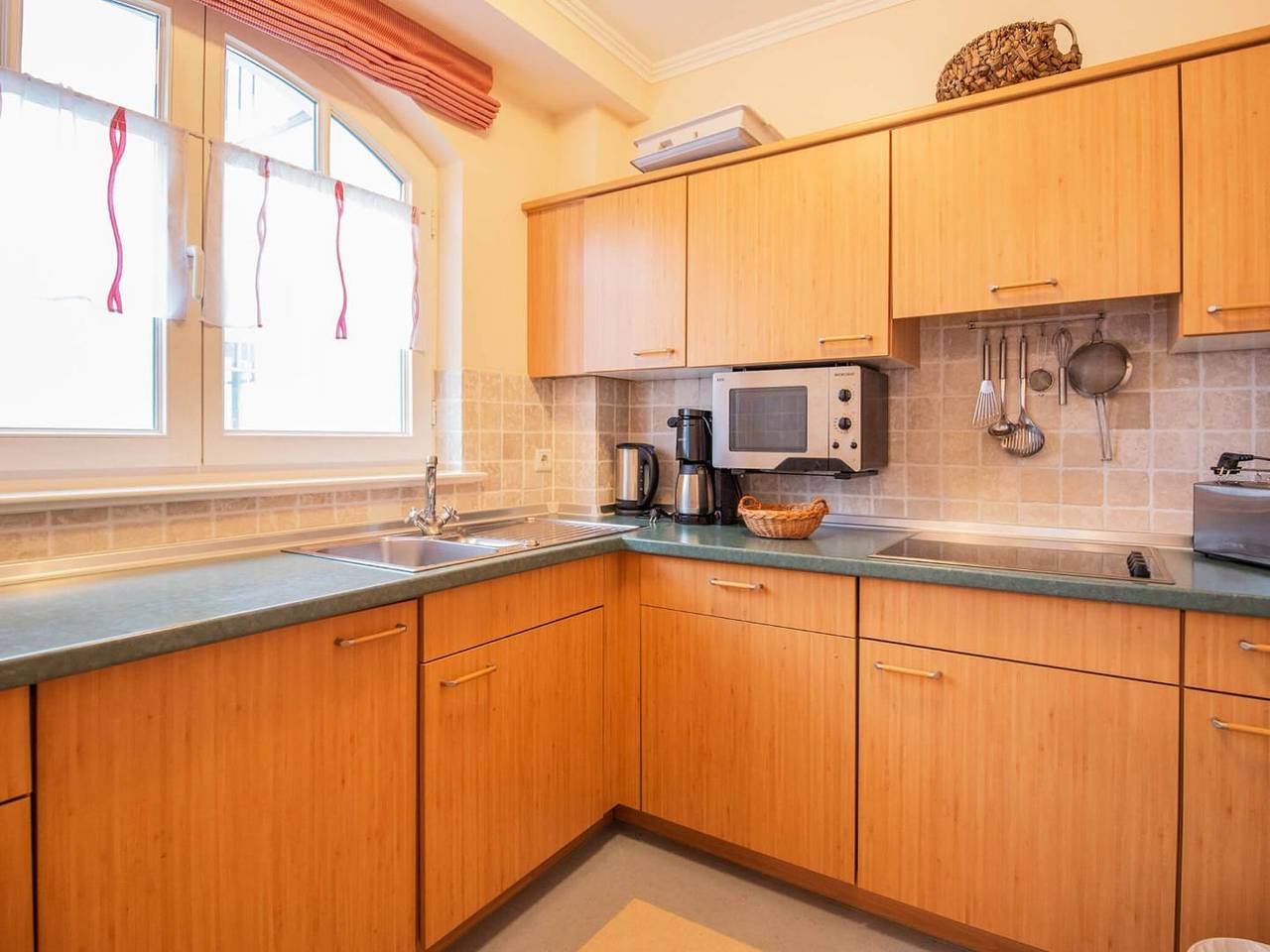 Entire apartment, Strandvillen Binz Ferienwohnung mit 1 Schlafzimmer und Balkon (Ah/564) in Ostseebad Binz, Binz