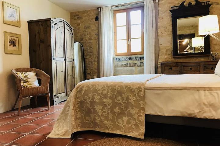 Appartement entier, Appartement inspirant à Barjac avec terrasse vue sur les montagnes des Cévennes in Barjac, Région d'Alès