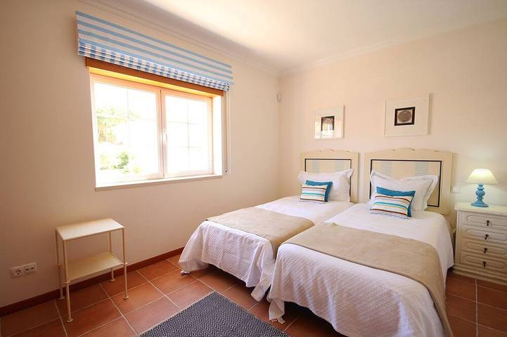 Luxusvilla mit 4 Schlafzimmern und privatem Pool im 5 * Golf- und Strandresort in Amoreira, Leiria District