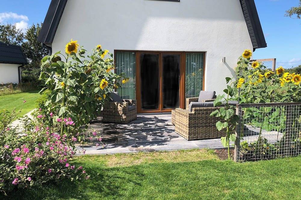 Luxury vacation home for 6 adults with sauna, sunshower, 3 bedrooms in Wieringen, Ijsselmeer