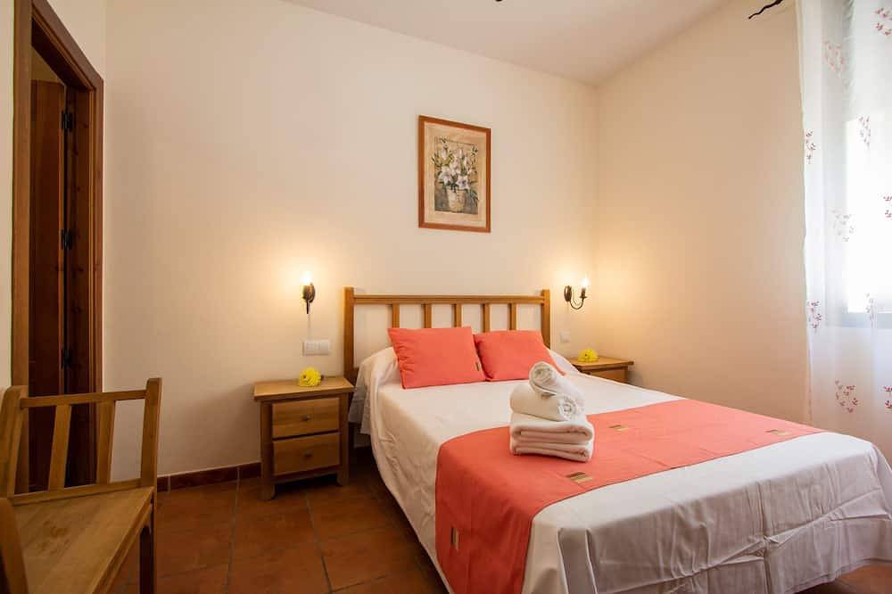 Casa Rural El Aligustre in Valdelaguna with swimming pool and table soccer. in Valdelaguna, La Alcarria
