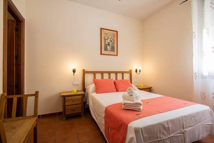 Casa Rural El Aligustre in Valdelaguna with swimming pool and table soccer. in Valdelaguna, Área Metropolitana de Madrid