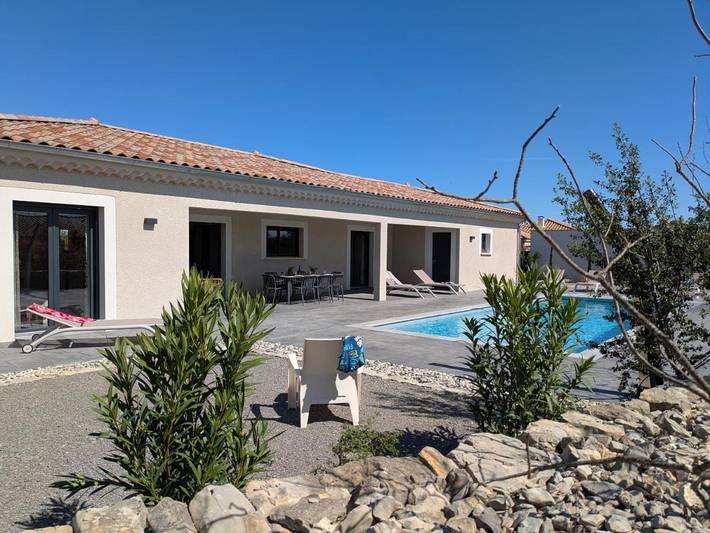Villa per 8 persone, con piscina e panorama nonché giardino in Joyeuse
