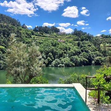 Location de vacances pour 5 personnes, avec jardin ainsi que vue et piscine dans Alpendurada