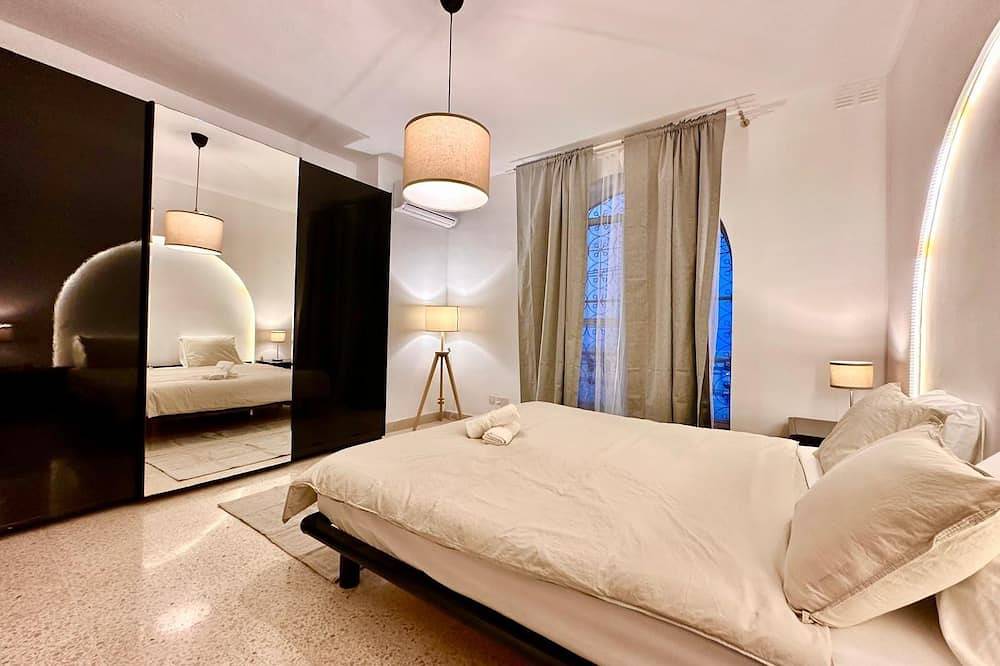 Poolside Paradise Sea View Villa in Swieqi, Ilha de Malta