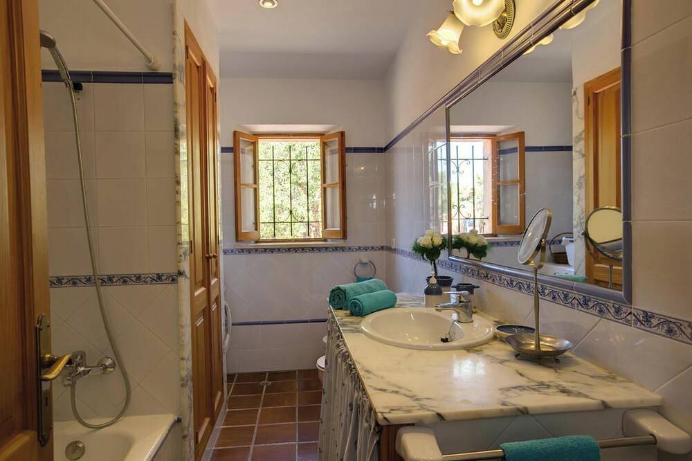 Attractive 2-Bedroom Villa, Private Pool, Superb Bbq Area & Pretty Gardens just 750m to Cala Sa Nau in Cala Mitjana, Felanitx