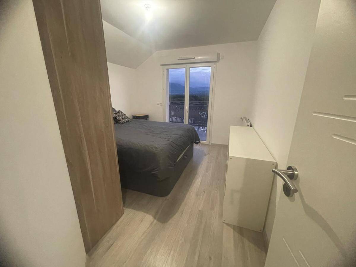 Appartement entier, Two-Bedroom Apartment in Nangy, Région de Saint-Julien-en-Genevois