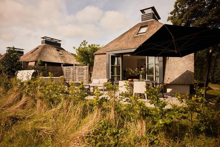 Ferienhaus für 6 Personen, mit Terrasse und Sauna sowie Whirlpool und Garten in Schoorl