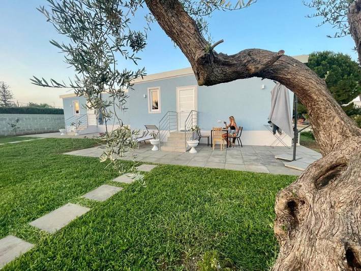 Chalet per 2 persone, con giardino e panorama in Sicilia