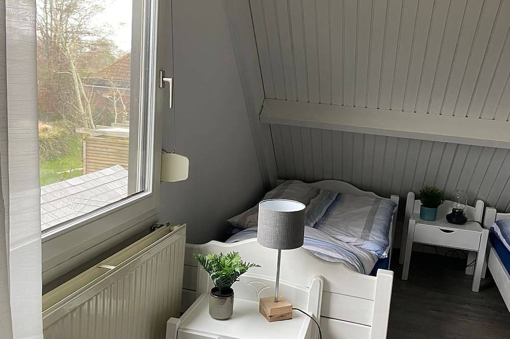 Idyllic, detached vacation home on the Grevelingenmeer in Herkingen, Goeree-Overflakkee