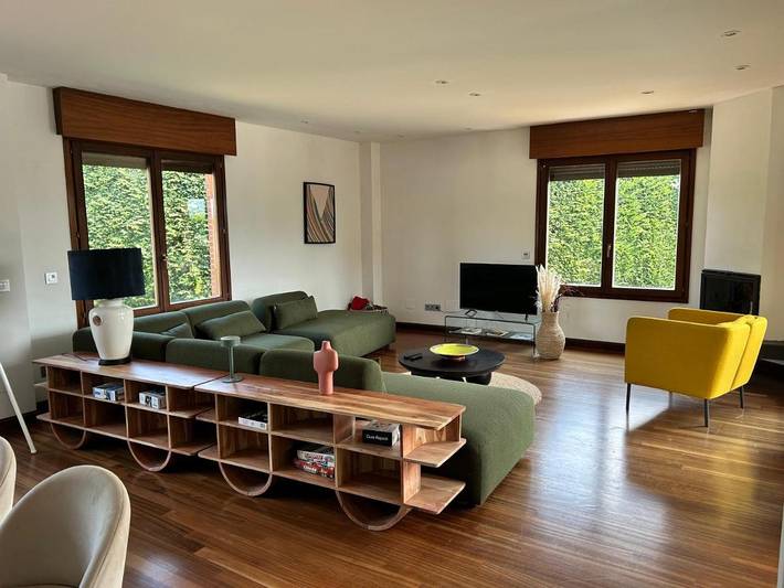 Chalet para 14 personas, con terraza y jardín, Se admiten mascotas en Gijón