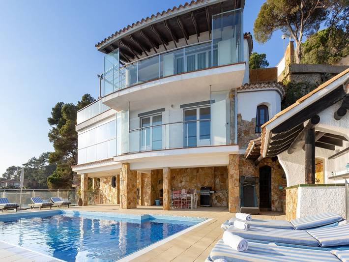 Villa für 10 Personen, mit Whirlpool und Terrasse sowie Pool und Sauna in Lloret de Mar