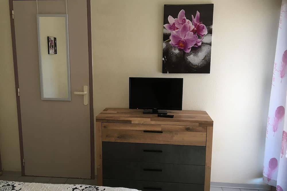 Typical small house, air-conditioned fisherman's farmhouse (swimming pool, jacuzzi, sauna, fitness room) in Le Barcarès, Côte d'Améthyste