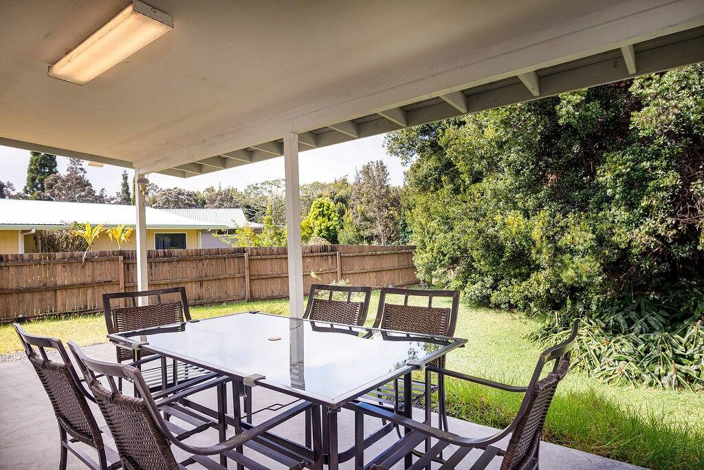Tropical snowbird escape by world’s tallest volcano - lanai, yard & washer/dryer in Volcano, Hawaii Volcanoes Nationalpark