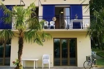 Holiday Park for 4 People in Peschiera del Garda, Garda Mountains, Photo 4