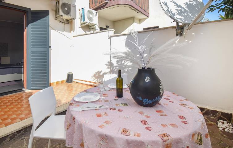 Appartamento intero, Accogliente appartamento con terrazza e barbecue, a 400 m dalla spiaggia e a 300 m dal ristorante Calypso. in Ardea, Provincia di Roma