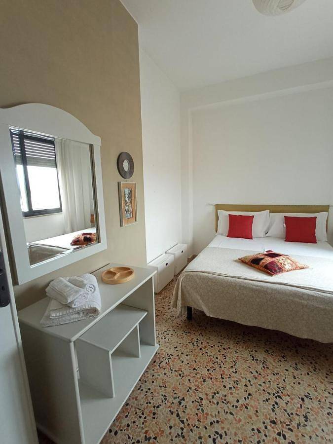 Maison d’hôte pour 3 personnes, avec vue et terrasse, animaux acceptés dans Olbia