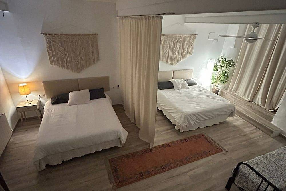 Costa Maresme, Barcelona, Valentino´s House & Pool! in Urbanizacion Montcabrer, Vilassar de Dalt