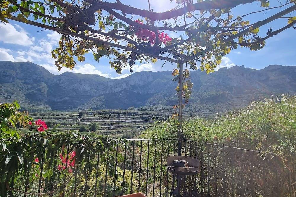 House with spectacular mountain views. in Vall de Gallinera, Interior de Alicante