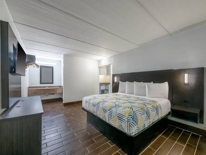 Apartamento entero, 1 cama King | Mob Acc Ri Shwr Nsmk Micfridg in Georgia (Estados Unidos)