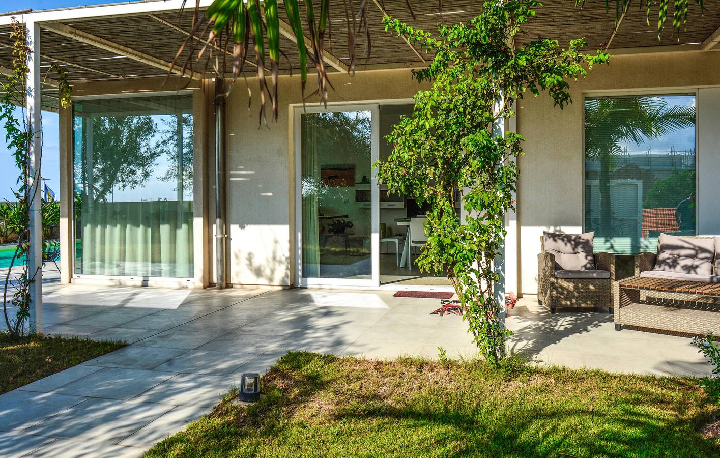 Sea View Apartment with Pool, Terrace & Parking, 800m to Marina di Ragusa Beach. in Ragusa, Ragusa Province