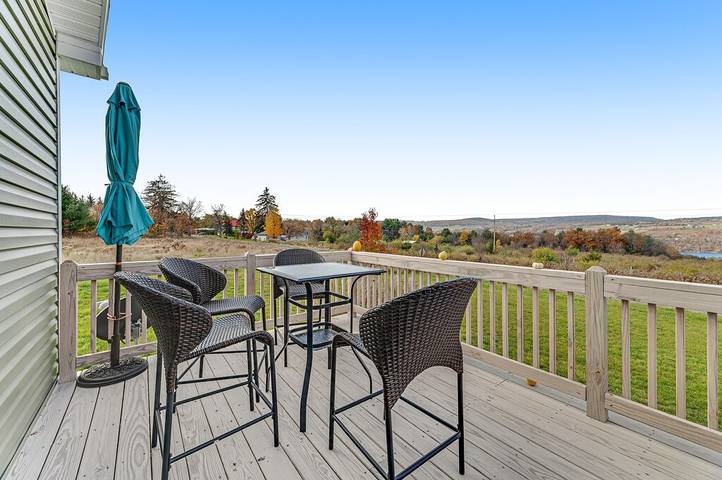 Vacation house for 6 people, with terrace and yard in Finger Lakes